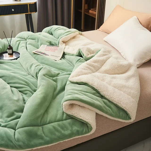 Warm Double-Sided Plush Fleece Blanket with Sherpa and Quilted Stitching