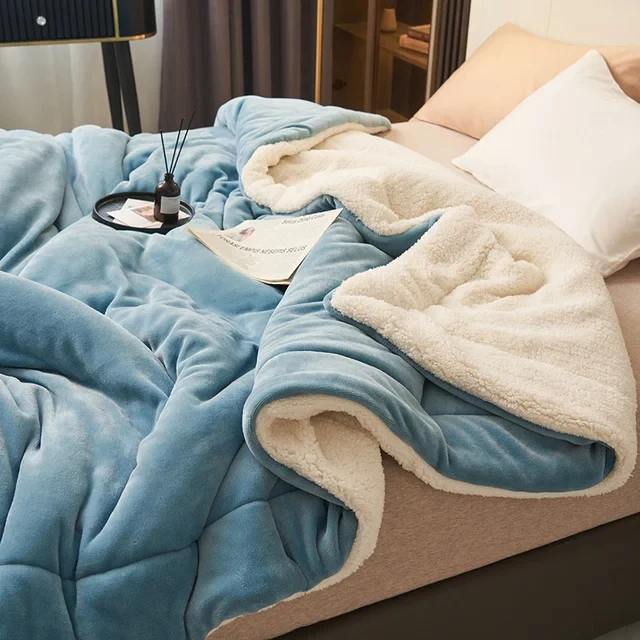 Warm Double-Sided Plush Fleece Blanket with Sherpa and Quilted Stitching