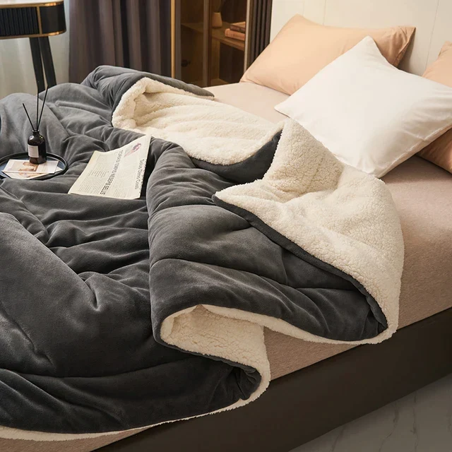 Warm Double-Sided Plush Fleece Blanket with Sherpa and Quilted Stitching