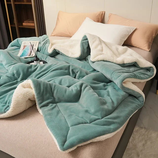 Warm Double-Sided Plush Fleece Blanket with Sherpa and Quilted Stitching