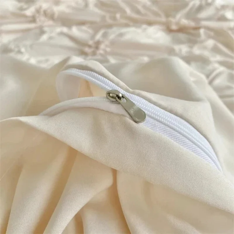 Duvet Cover Set with Pinch Pleat Rosette Flower Pattern and Corner Ties