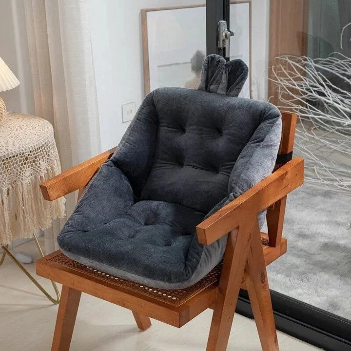 Plush Chair Cushion with Integrated Backrest and Tufted Design
