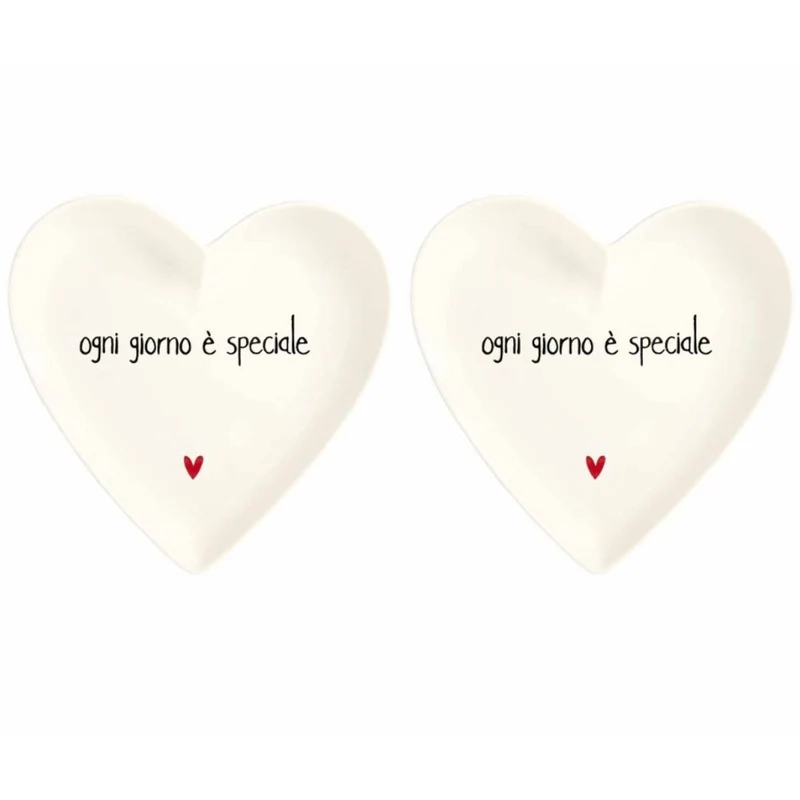Simple Day – Set di due piatti a forma di cuore con scritte