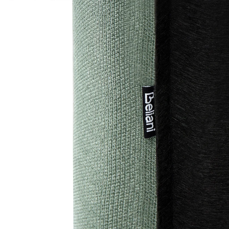 Divano letto verde chiaro rivestito in tessuto con gambe in legno 2 posti schienale trapuntato seduta imbottita design moderno senza braccioli
