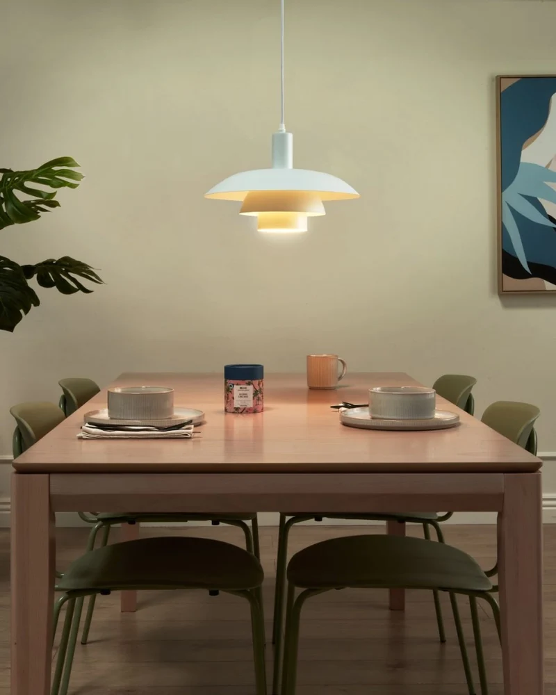 Lampada a sospensione in metallo bianco con design a gradini in stile metà secolo