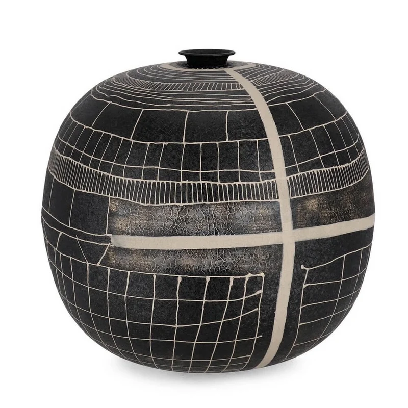 Vaso decorativo tondo in metallo con motivi geometrici beige - SORAYA
