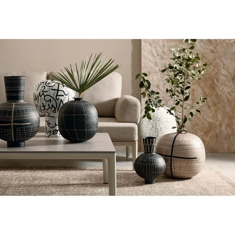 Vaso decorativo tondo in metallo con motivi geometrici beige - SORAYA