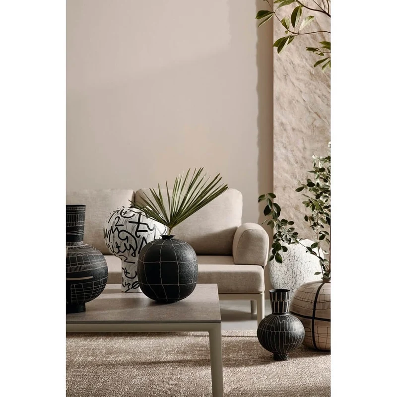 Vaso decorativo tondo in metallo con motivi geometrici beige - SORAYA