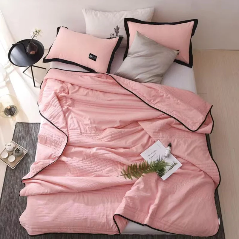Summer Quilt Lightweight Quilted Blanket with Cooling Comfort and Black Piped Trim