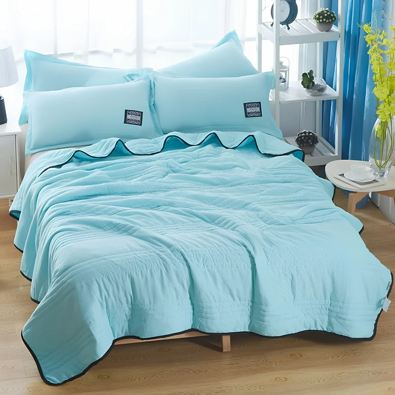 Summer Quilt Lightweight Quilted Blanket with Cooling Comfort and Black Piped Trim