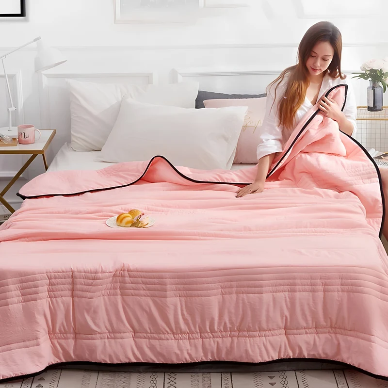 Summer Quilt Lightweight Quilted Blanket with Cooling Comfort and Black Piped Trim