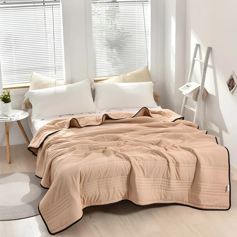 Summer Quilt Lightweight Quilted Blanket with Cooling Comfort and Black Piped Trim
