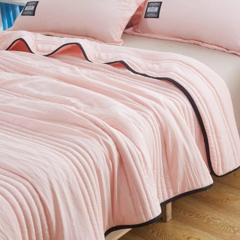 Summer Quilt Lightweight Quilted Blanket with Cooling Comfort and Black Piped Trim