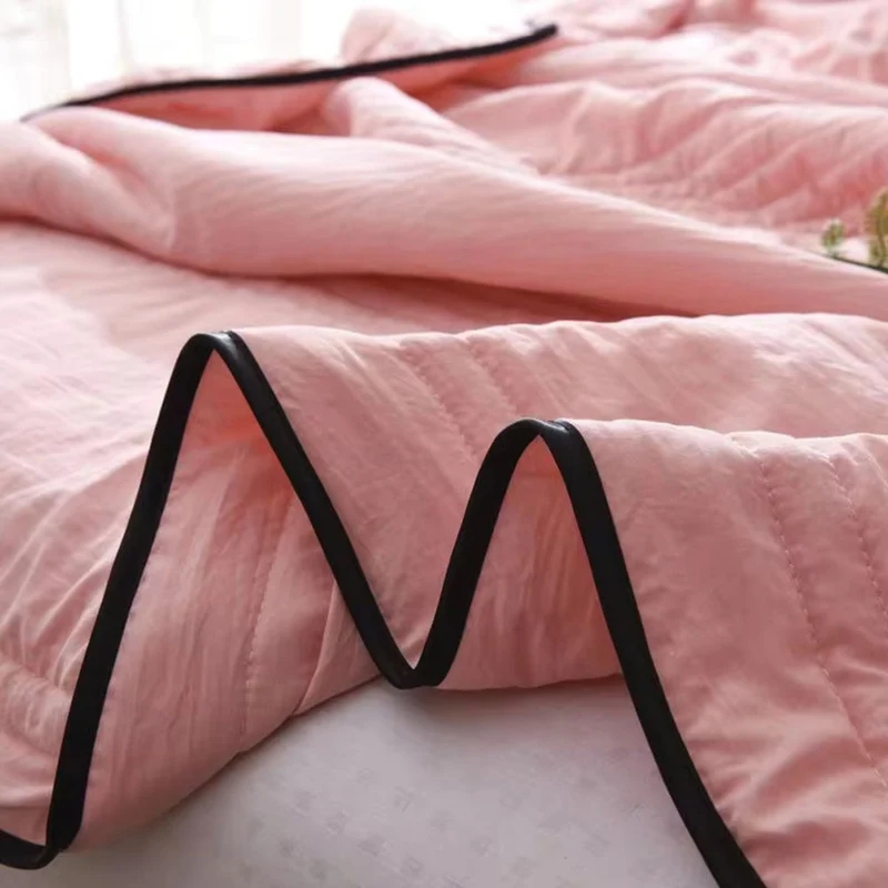 Summer Quilt Lightweight Quilted Blanket with Cooling Comfort and Black Piped Trim