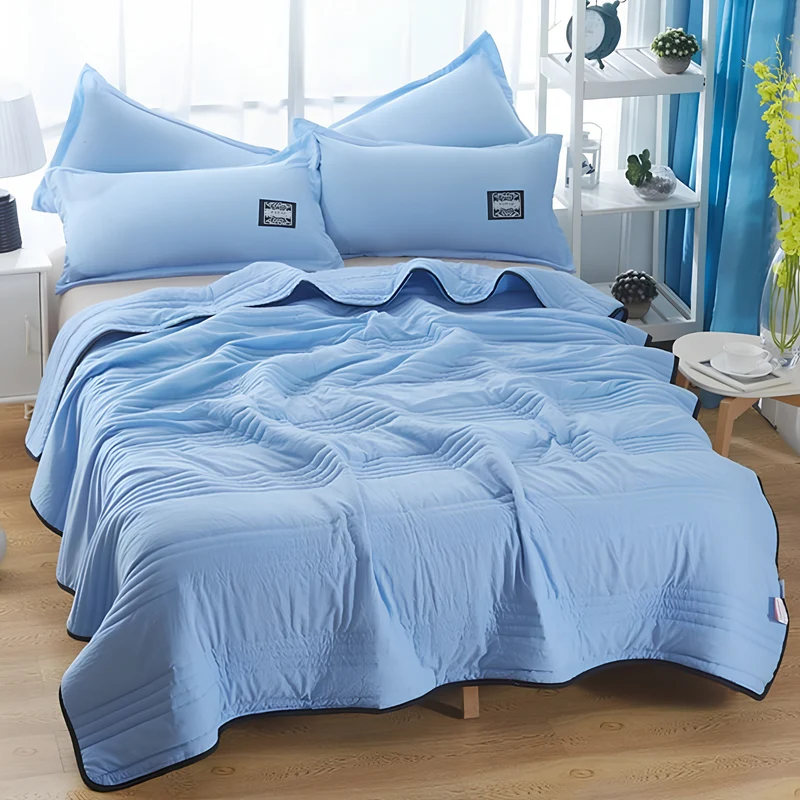 Summer Quilt Lightweight Quilted Blanket with Cooling Comfort and Black Piped Trim