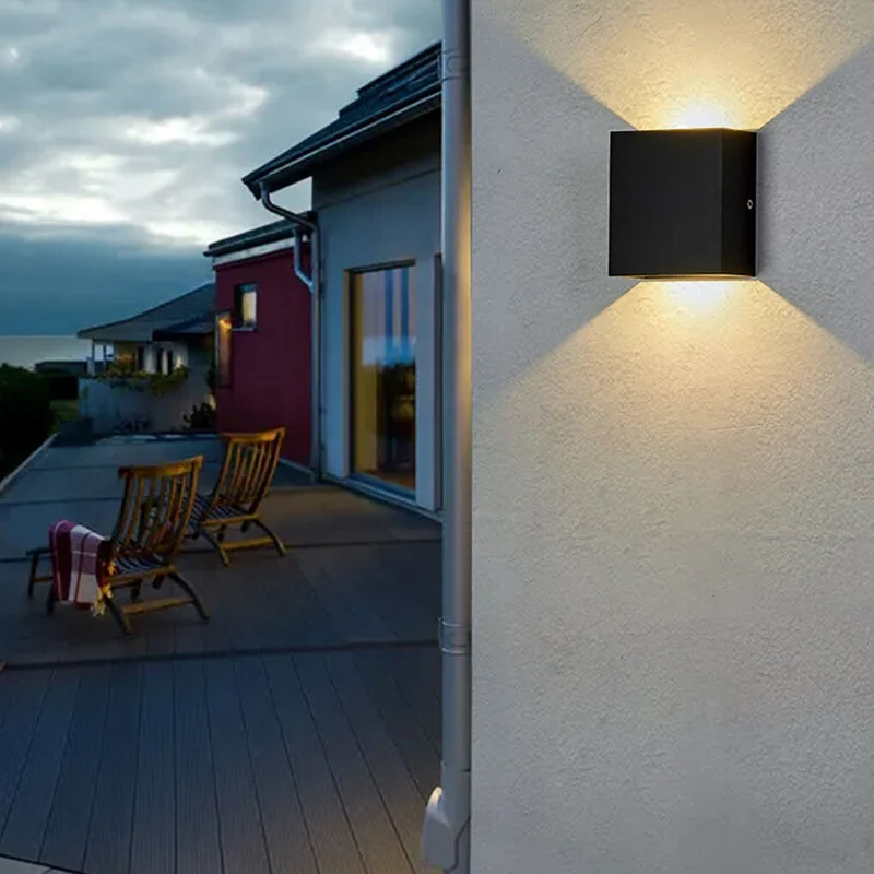 Smart outdoor LED lighting with motion sensor