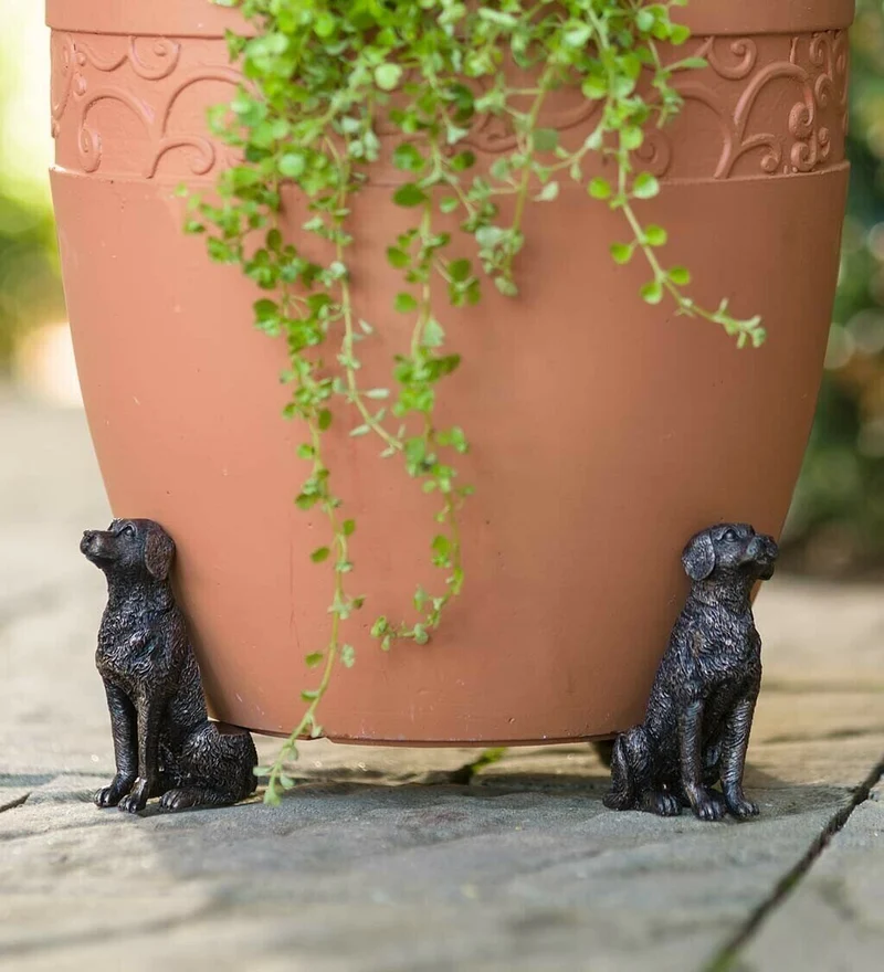 Set of garden pot supports shaped like animals