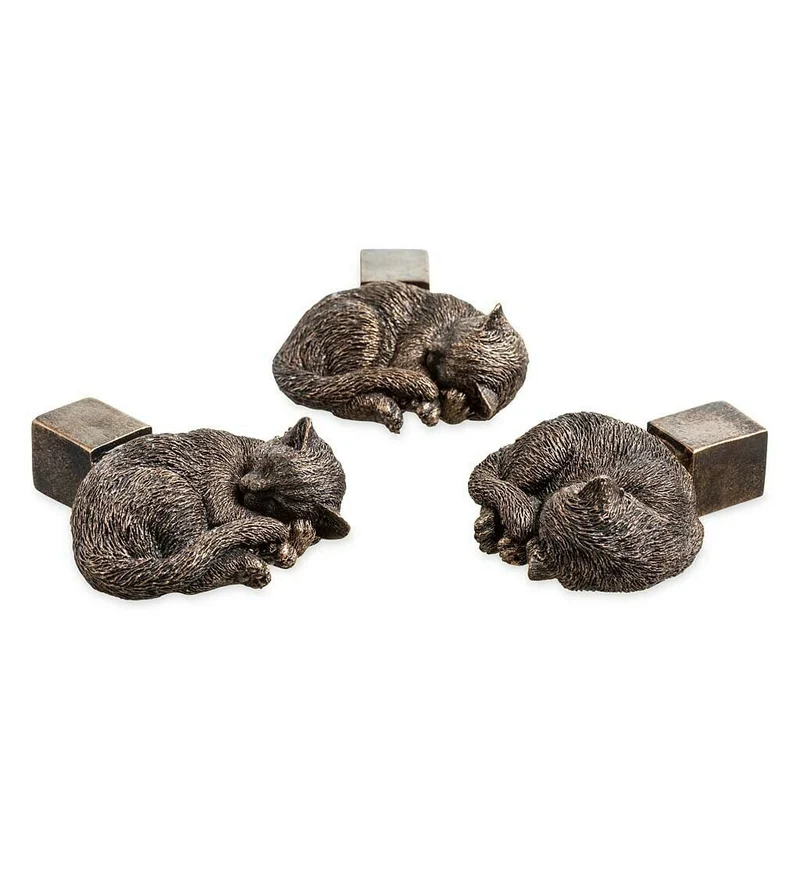 Set of garden pot supports shaped like animals