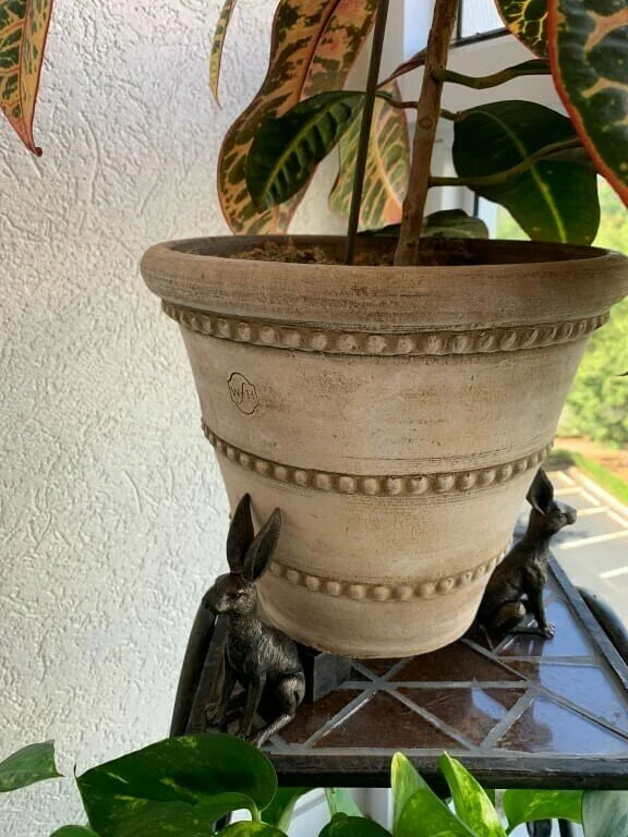 Set of garden pot supports shaped like animals