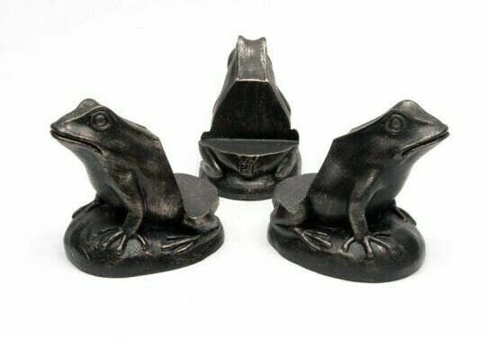 Set of garden pot supports shaped like animals