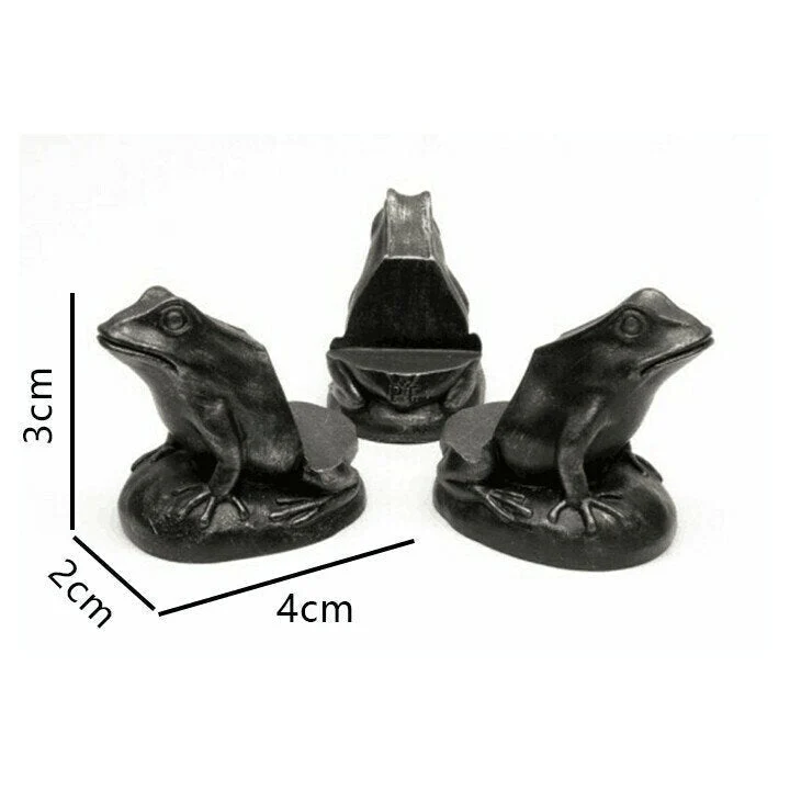 Set of garden pot supports shaped like animals