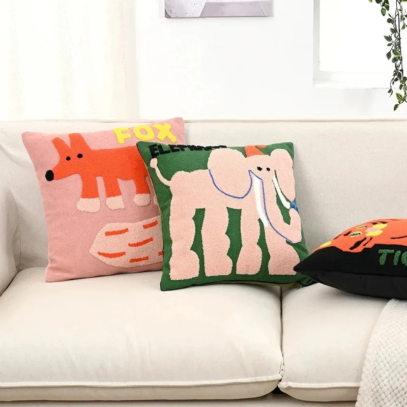 Decorative pillowcase with animal embroidery