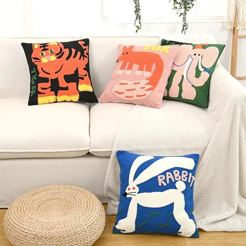 Decorative pillowcase with animal embroidery