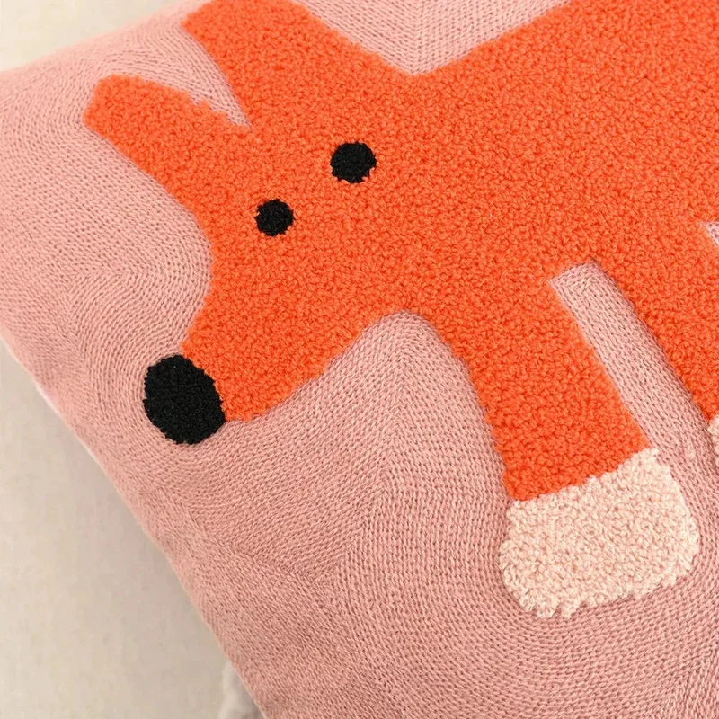 Decorative pillowcase with animal embroidery