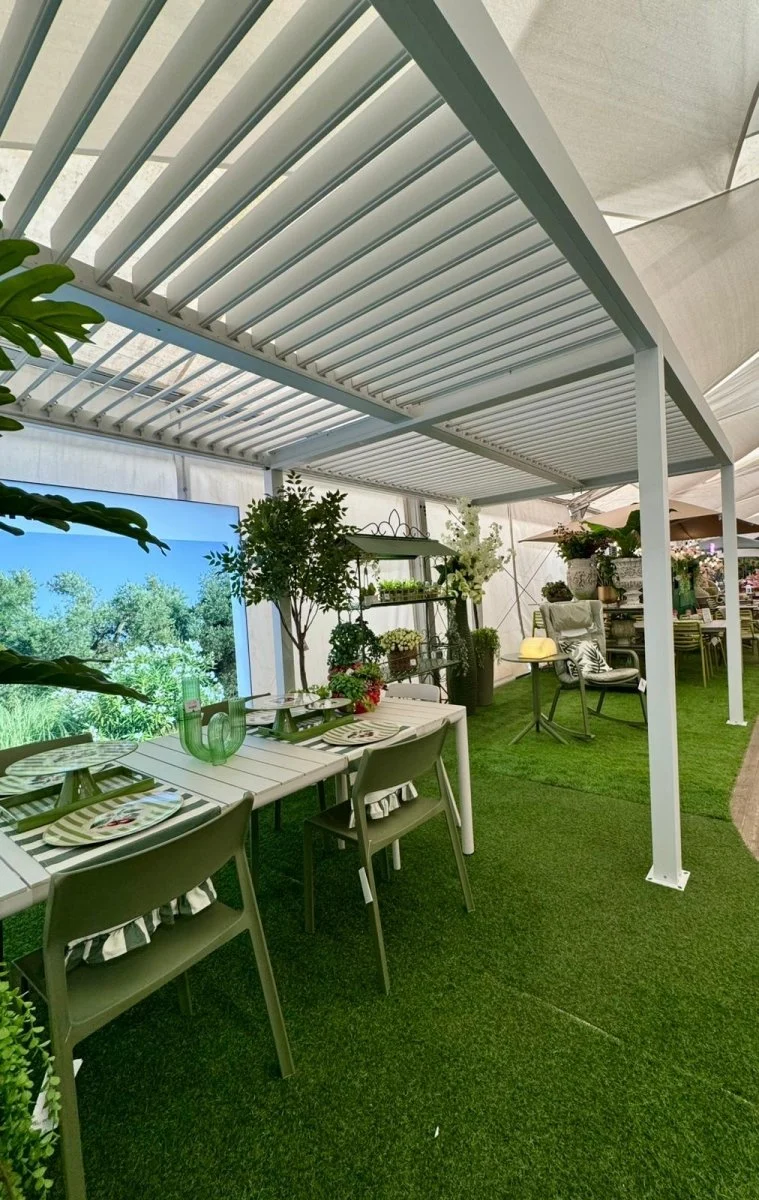 Pergola bioclimatica autoportante in alluminio bianco Gaia Xone
