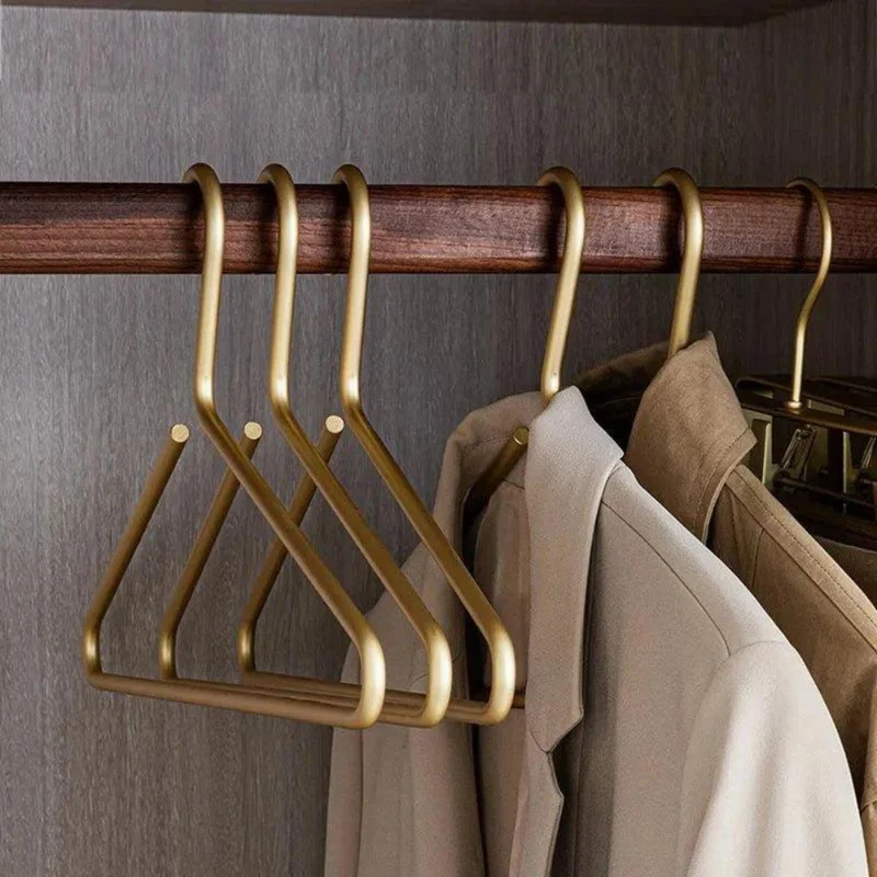 Elegant and functional 5-hook wardrobe organizer