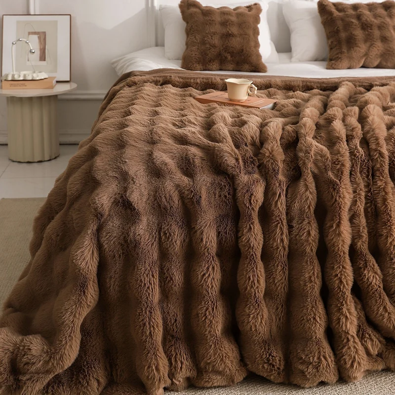 Portable soft and fluffy sofa blanket