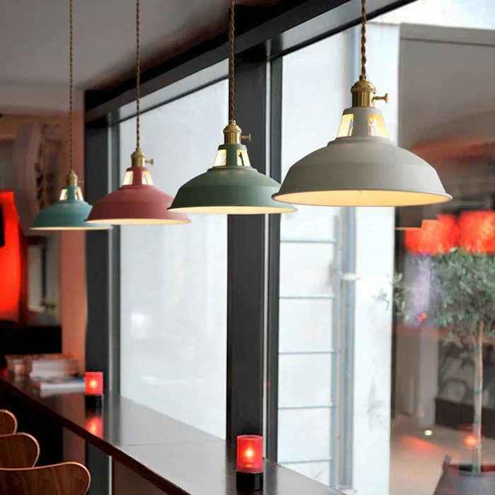 Versatile vintage-style pendant lamp
