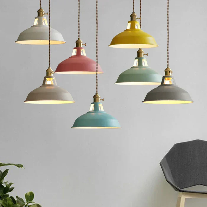 Versatile vintage-style pendant lamp