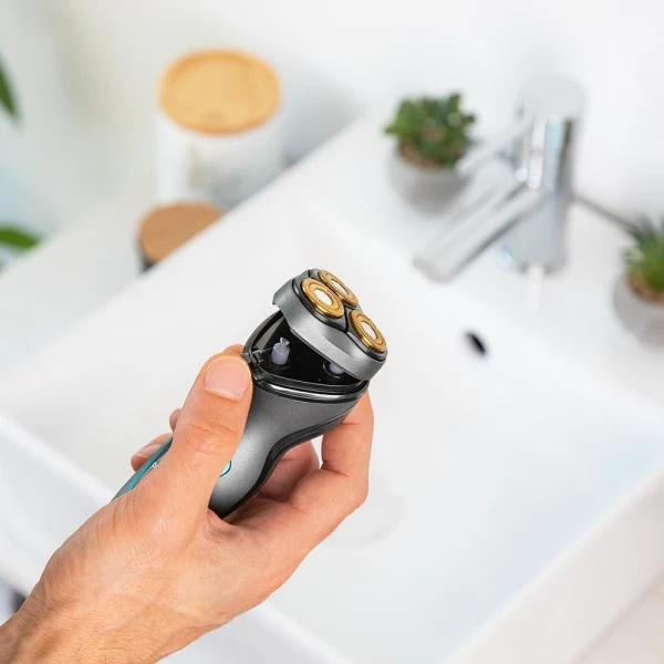Cecotec Bamba PrecisionCare PerfectCut Rasoio Rotativo - Rivestimento in Titanio - Testina 3D Adattabile - Autonomia fino a 40min - Pulizia Facile - Manico Ergonomico - Colore Grigio