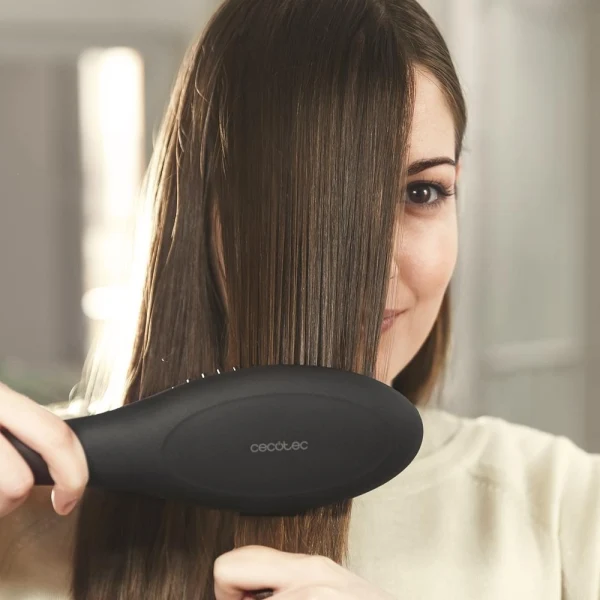 Cecotec Bamba Instantcare 900 Perfect Brush Spazzola Lisciante - Temperatura Regolabile - Tecnologia agli Ioni - Controllo Digitale LED - Spegnimento Automatico - Cavo 360º da 3m - Ergonomico e Sicuro - Colore Nero
