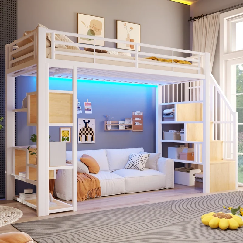 Letto a soppalco 90x200 cm con scaffali integrati; struttura in metallo e MDF; LED multicolore; bianco