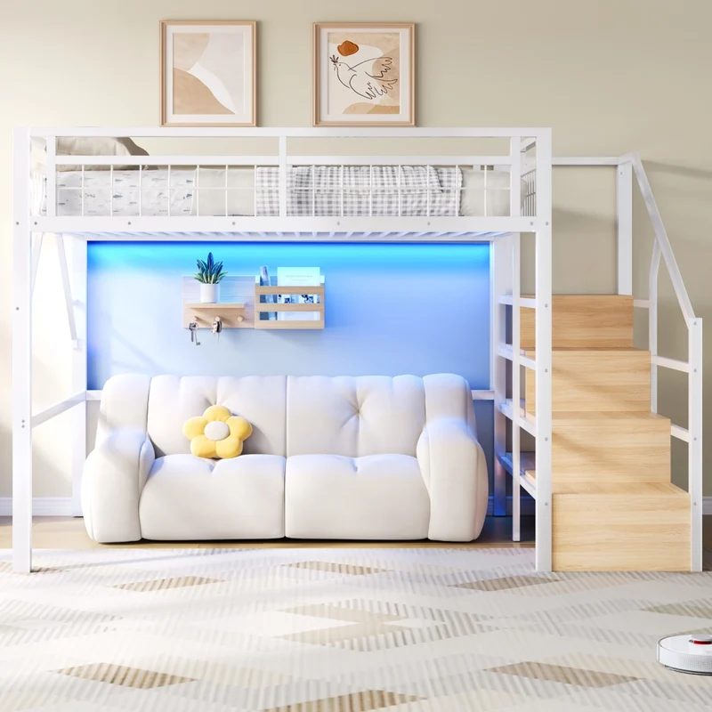 Letto a soppalco 140x200 cm con struttura in metallo e MDF; scala contenitore e luce LED; bianco