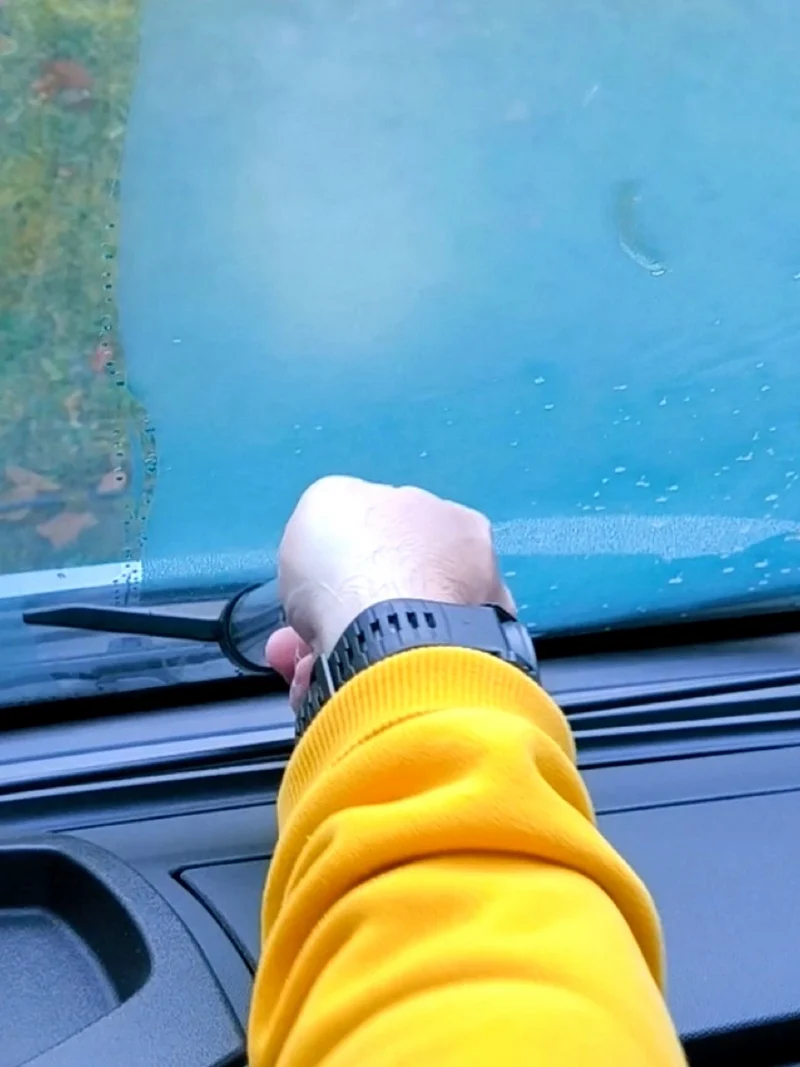 Kondenswasserabzieher für die Windschutzscheibe – Wasserbehälter im Griff – Transporter | Wohnmobil | Auto