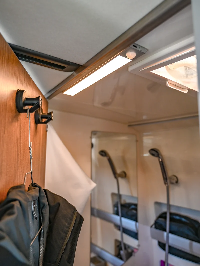 Der magnetische LED-Streifen - Offrotie-Lampe für Schränke, Küche, Bad - 3 Größen | Bewegungssensor | 3 Farbtemperaturen
