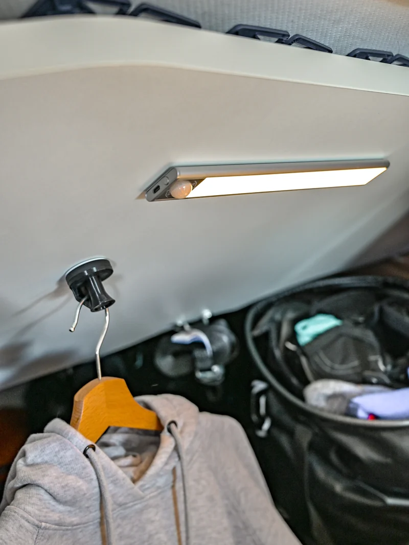 Der magnetische LED-Streifen - Offrotie-Lampe für Schränke, Küche, Bad - 3 Größen | Bewegungssensor | 3 Farbtemperaturen