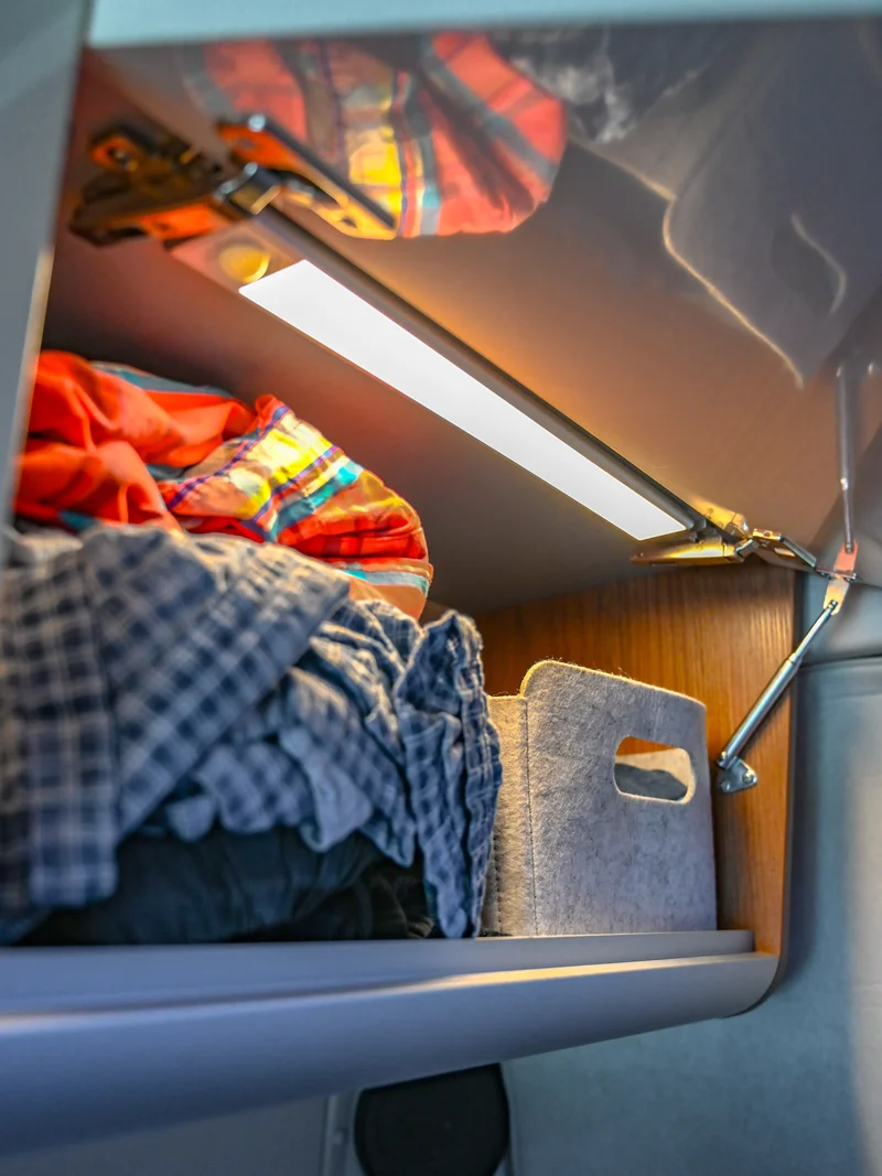 Der magnetische LED-Streifen - Offrotie-Lampe für Schränke, Küche, Bad - 3 Größen | Bewegungssensor | 3 Farbtemperaturen