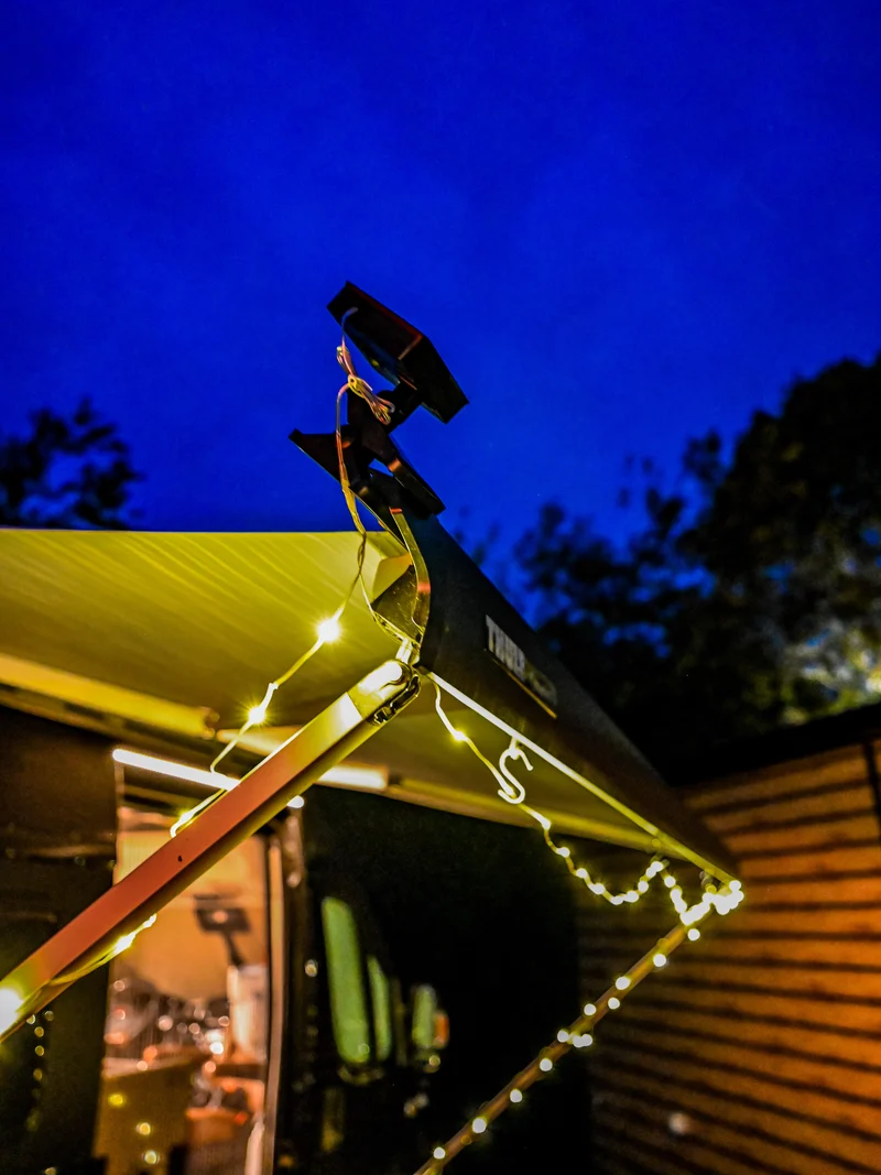 Die Solar-Markisenlichterkette - Wasserdicht IP65 - Für alle Markisen