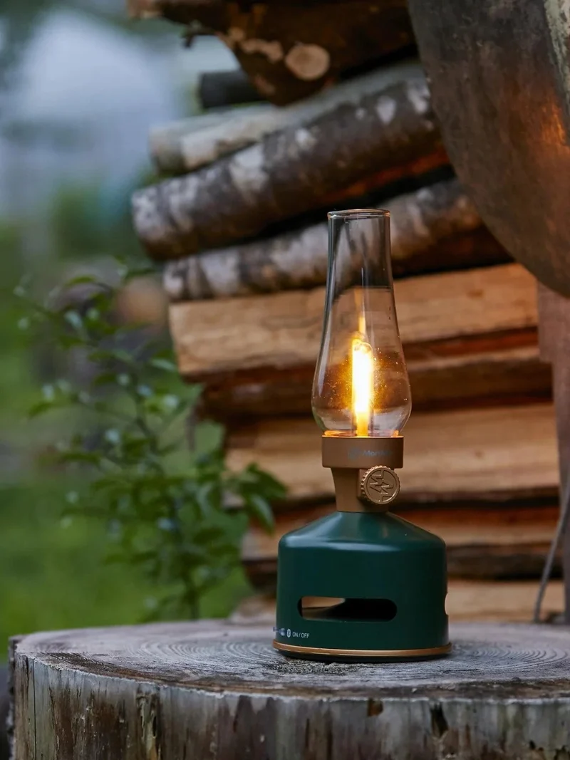Die LED-Laterne mit Lautsprecher – Batteriebetrieben – Tragbar für das Vanlife