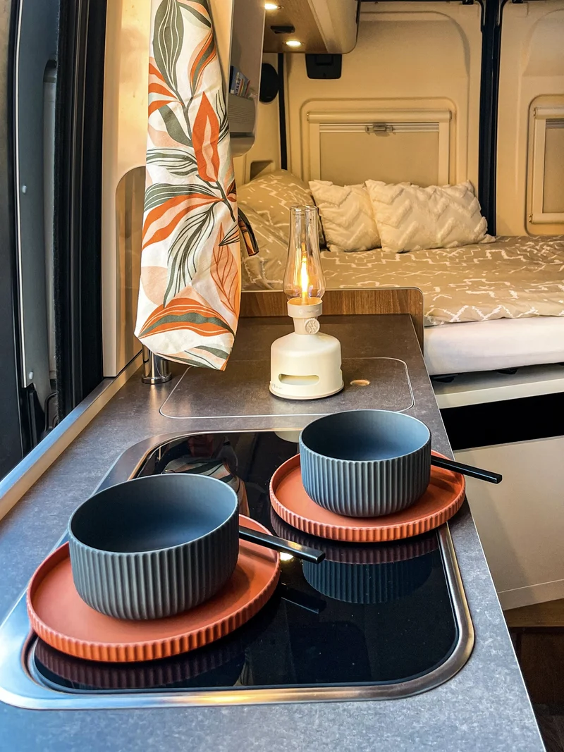 Die LED-Laterne mit Lautsprecher – Batteriebetrieben – Tragbar für das Vanlife