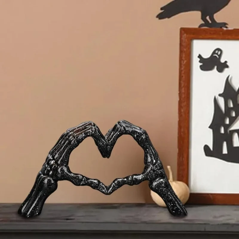 Halloween Home Decoration Skeleton Heart Figure Gothic Indoor and Outdoor Ornament
