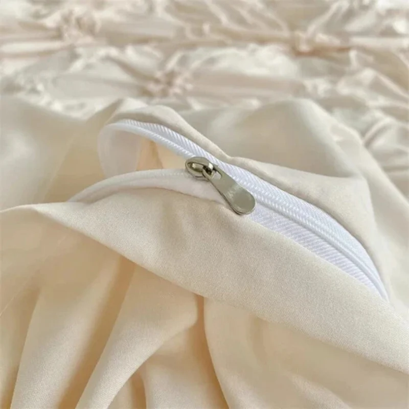 Elegant Floral Bedding Set with Ruffles