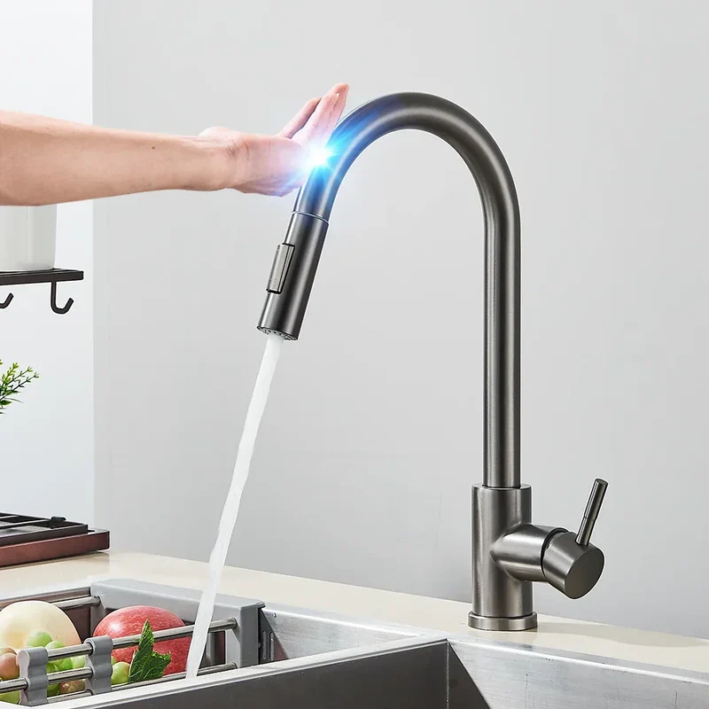 Elegant Kitchen Faucet with Pull-Out Head