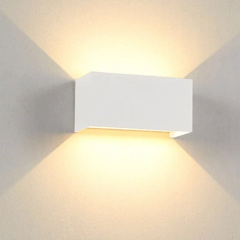Bright energy-saving outdoor LED lamp