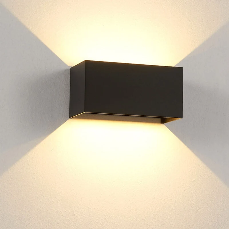 Bright energy-saving outdoor LED lamp