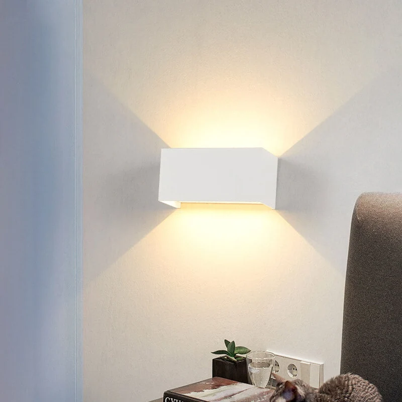 Bright energy-saving outdoor LED lamp